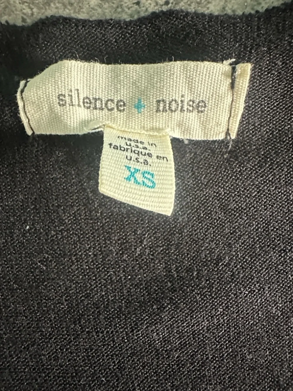 silence + noise Black Twist-Front V-Neck Tank - Picture 4 of 7